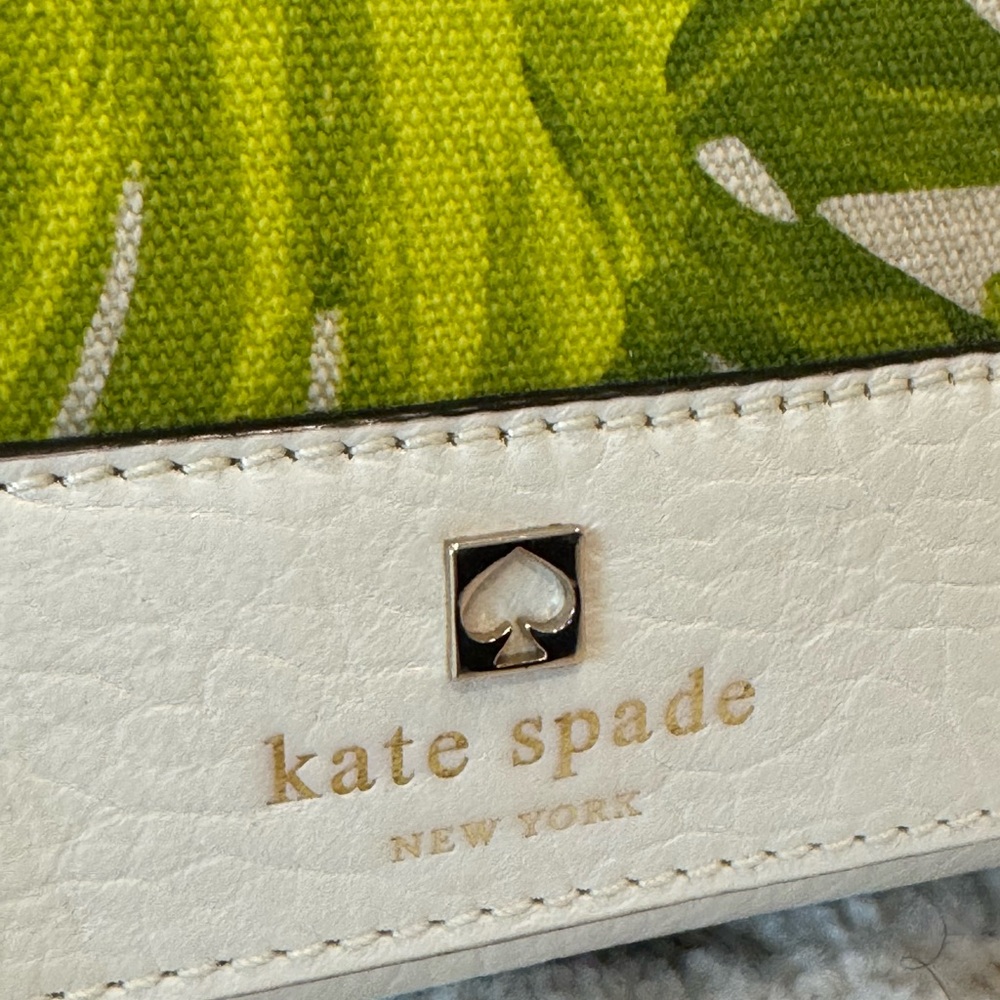 KATE SPADE NY Magnolia Crossbody Clutch Ivory Palm Leaves Kari Perri Lane NWT - Picture 3 of 8